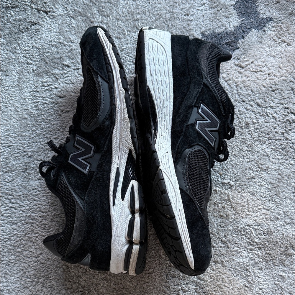 New Balance Men's 2002R Sneaker size 13